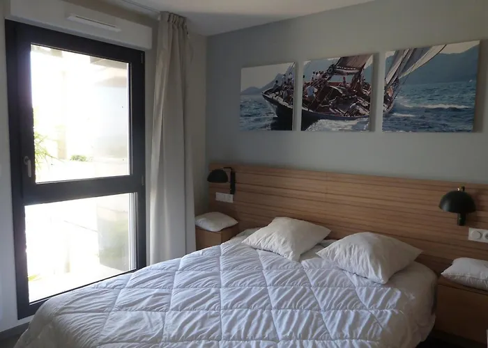 Luxe Avec Piscine, Animaux Admis, Climatisation Et Parking à - Fr-1-194-227 *